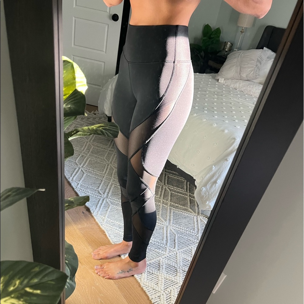 Lululemon size 4